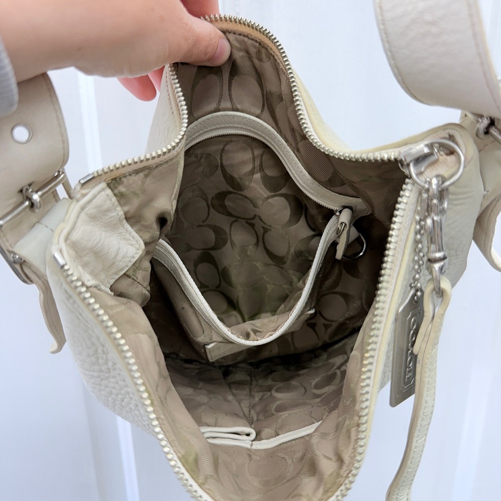 Vintage Coach Off White Pebbled Leather Slim Duffle Hobo Bag Purse 9350 - Picture 11 of 12